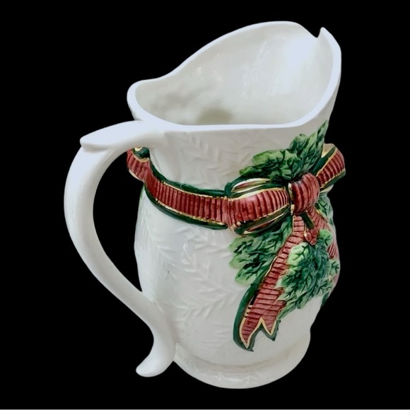 Vintage Inspirado ‘Deck the Holly’ Holiday Pitcher Christmas Holly & Bow design - Picture 11 of 12